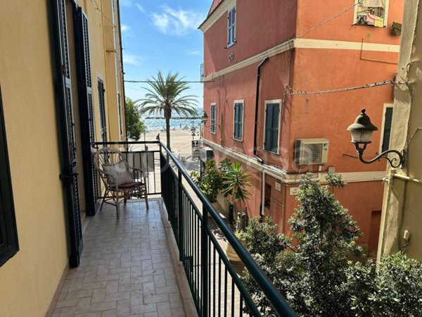appartamento in vendita a Taggia in zona Arma di Taggia