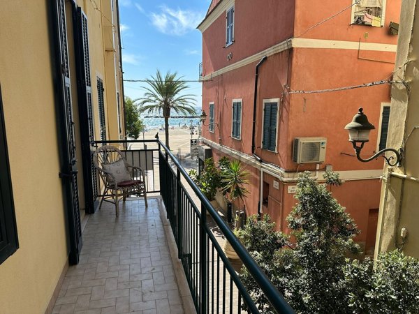 appartamento in vendita a Taggia in zona Arma di Taggia