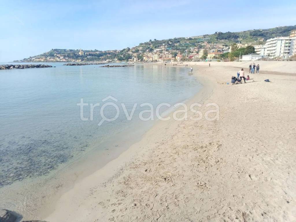 appartamento in vendita a Taggia in zona Arma di Taggia