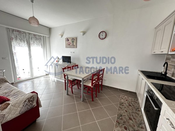 appartamento in vendita a Taggia in zona Arma di Taggia