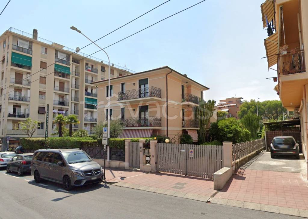 appartamento in vendita a Taggia in zona Arma di Taggia