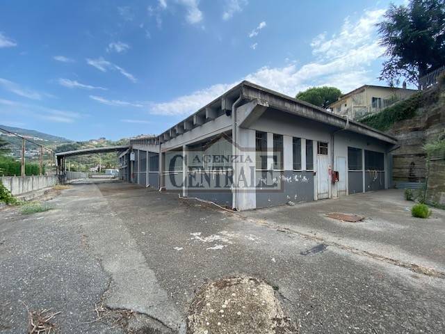 locale commerciale in vendita a Taggia