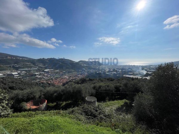 casa indipendente in vendita a Taggia