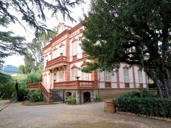 villa in vendita a Taggia in zona Arma di Taggia