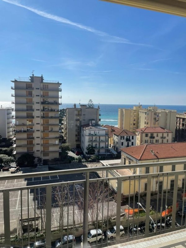 appartamento in vendita a Taggia in zona Arma di Taggia
