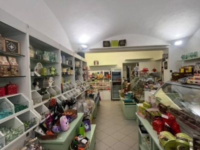 negozio in vendita a Taggia in zona Arma di Taggia