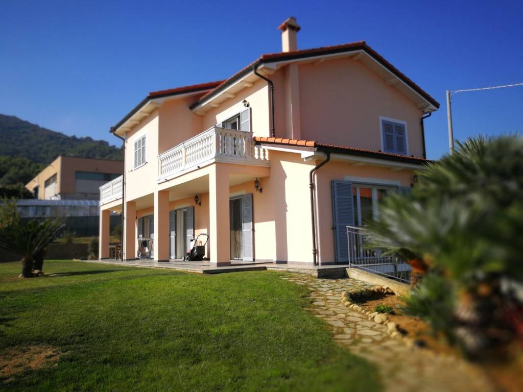casa indipendente in vendita a Taggia in zona Arma di Taggia