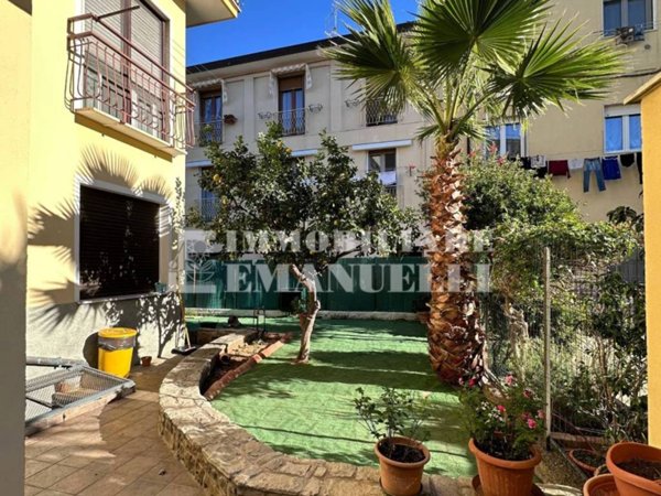 appartamento in vendita a Taggia in zona Arma di Taggia