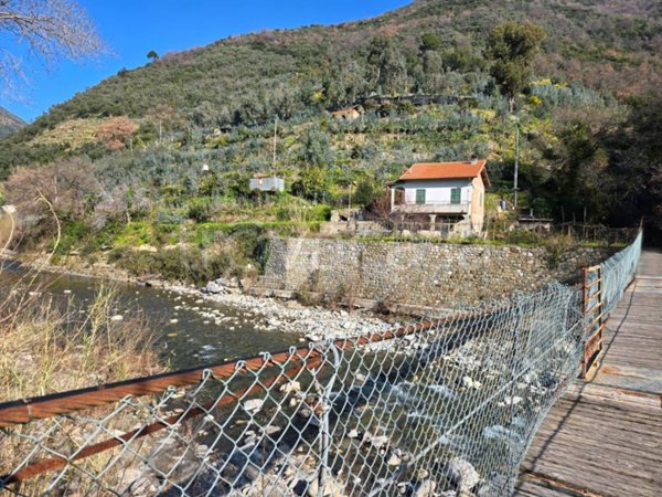 casa indipendente in vendita a Taggia