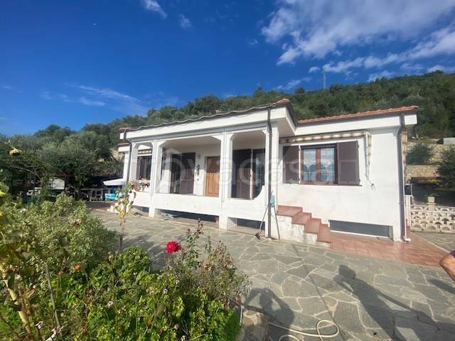 casa indipendente in vendita a Taggia