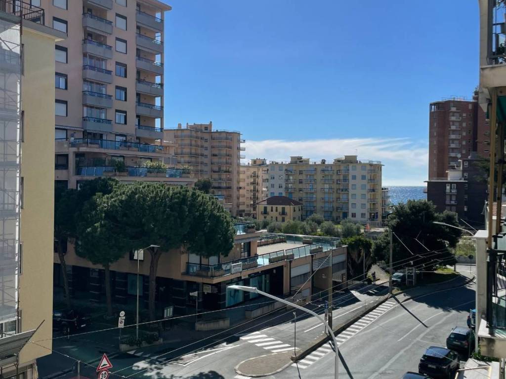 appartamento in vendita a Taggia in zona Arma di Taggia