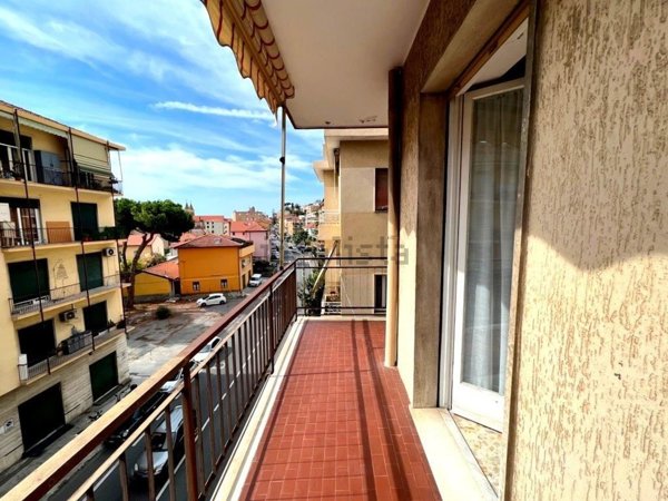 appartamento in vendita a Taggia in zona Arma di Taggia