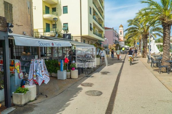 appartamento in vendita a Taggia in zona Arma di Taggia