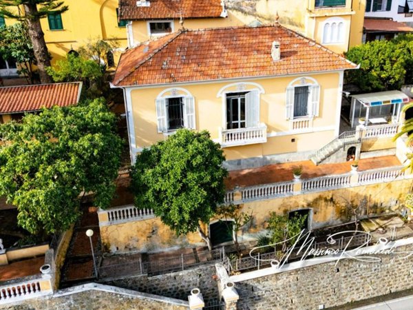 casa indipendente in vendita a Taggia