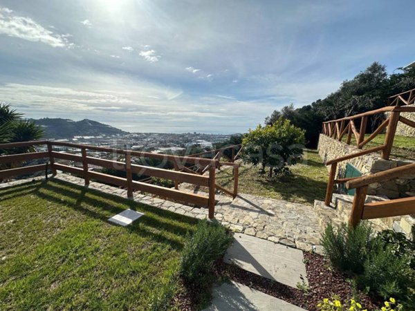 casa indipendente in vendita a Taggia in zona Arma di Taggia