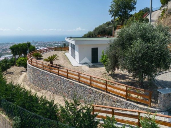 casa indipendente in vendita a Taggia