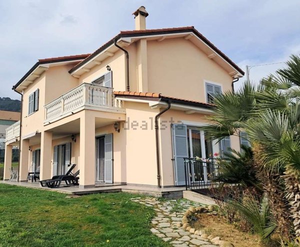 casa indipendente in vendita a Taggia in zona Arma di Taggia