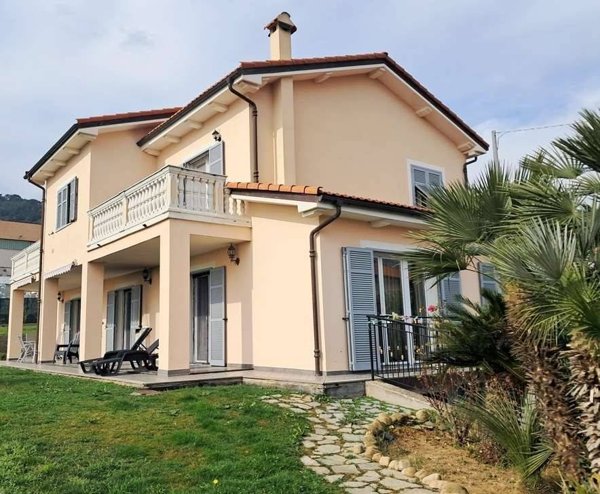 casa indipendente in vendita a Taggia in zona Arma di Taggia