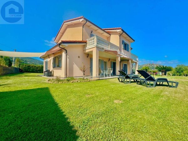 casa indipendente in vendita a Taggia in zona Arma di Taggia