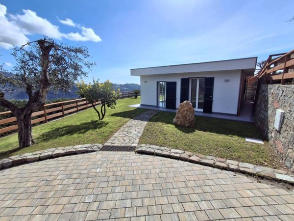 casa indipendente in vendita a Taggia