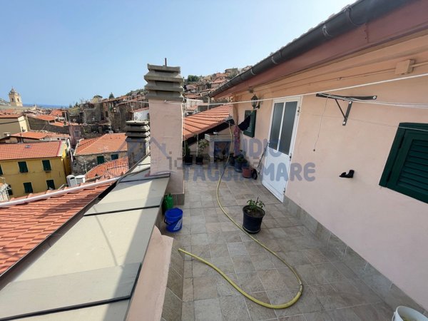 appartamento in vendita a Taggia in zona Arma di Taggia