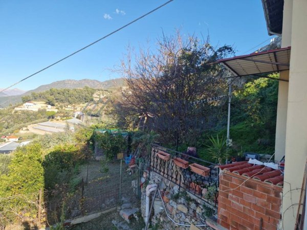 casa indipendente in vendita a Taggia