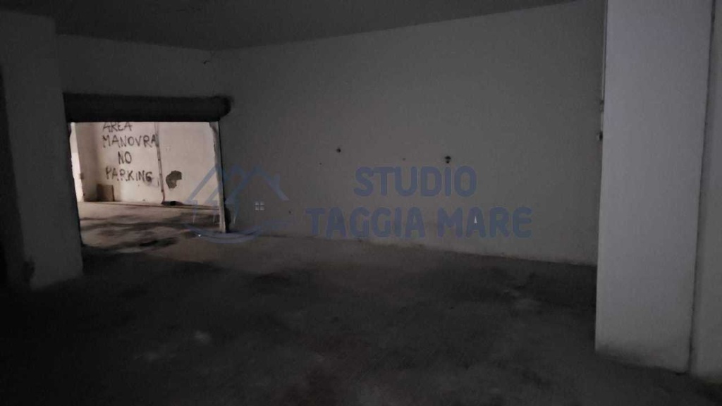 locale commerciale in vendita a Taggia