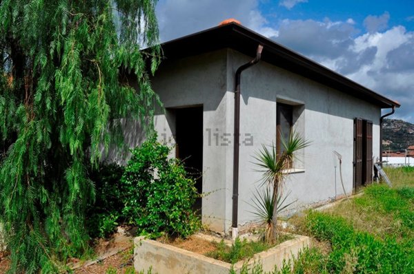 casa indipendente in vendita a Taggia