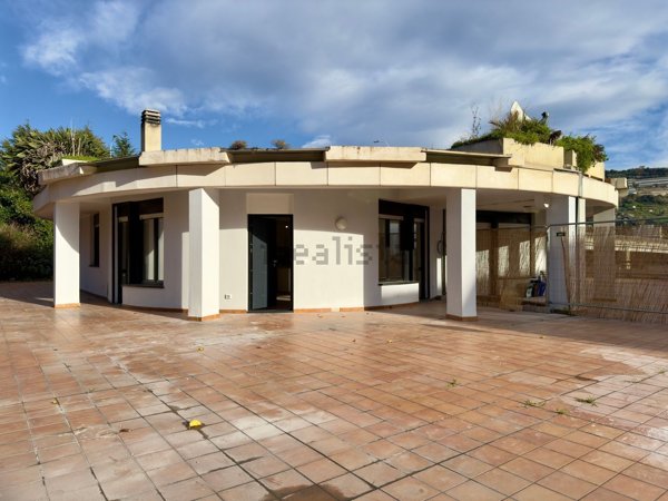 appartamento in vendita a Taggia in zona Arma di Taggia
