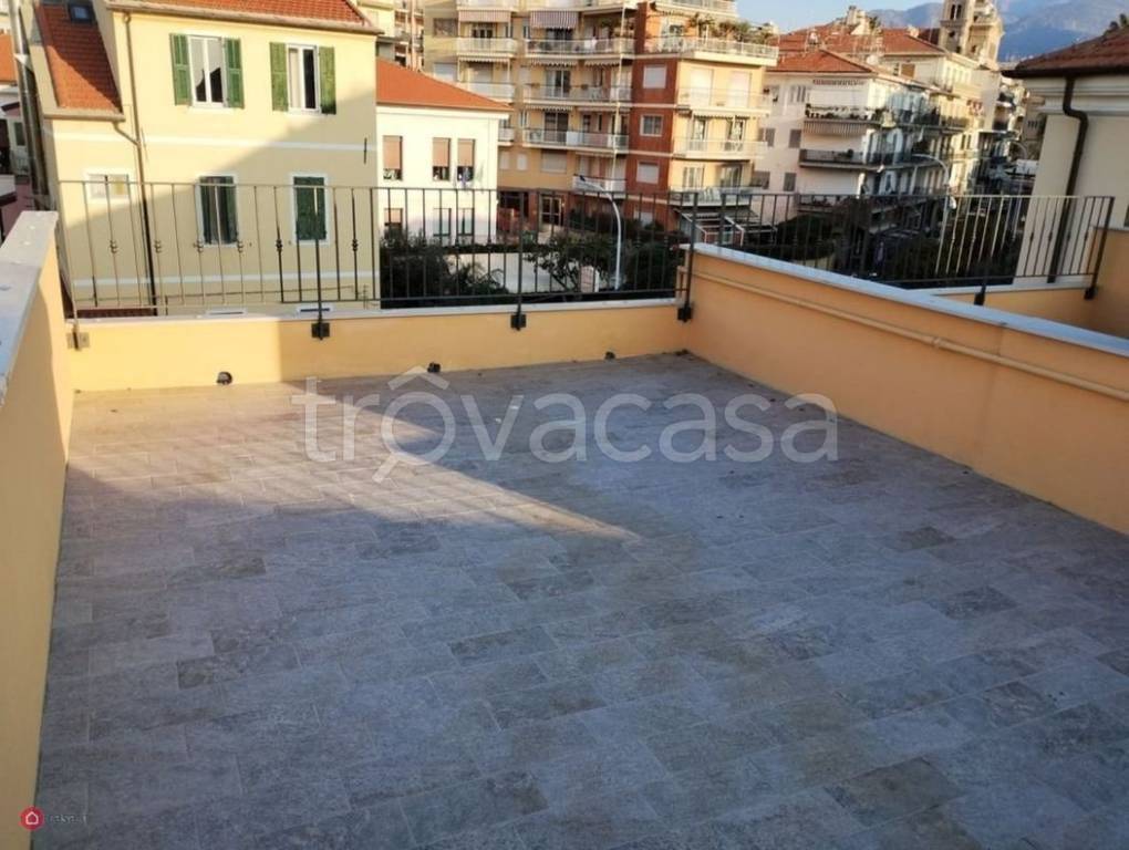 appartamento in vendita a Taggia in zona Arma di Taggia