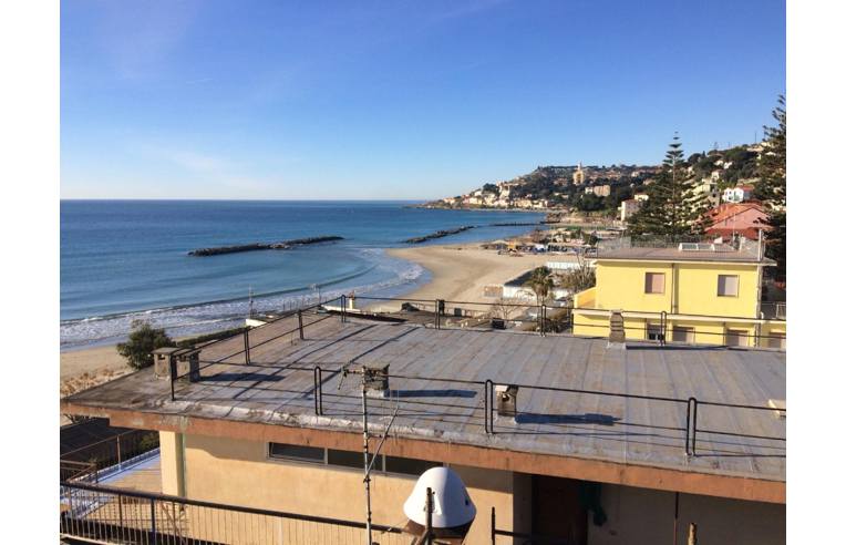 intera palazzina in vendita a Taggia in zona Arma di Taggia