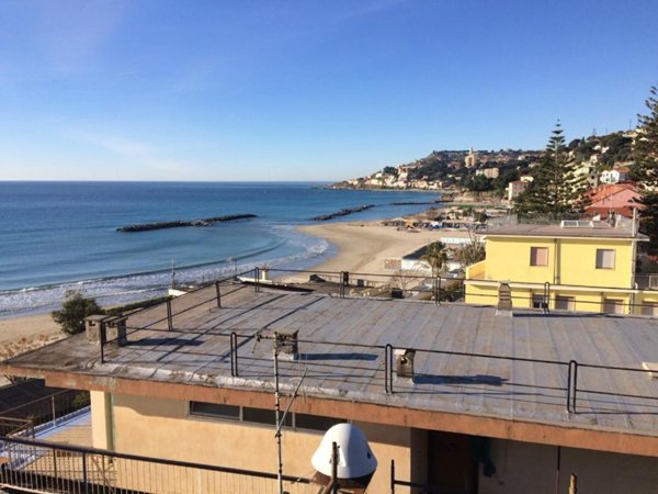 intera palazzina in vendita a Taggia in zona Arma di Taggia