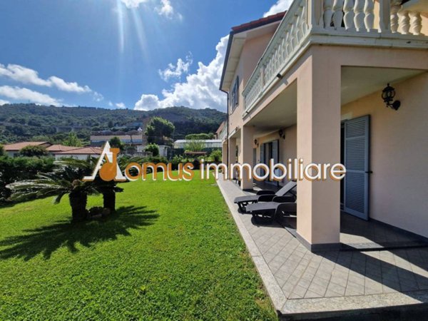 casa indipendente in vendita a Taggia in zona Arma di Taggia