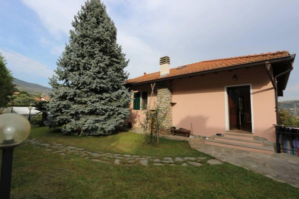casa indipendente in vendita a Taggia