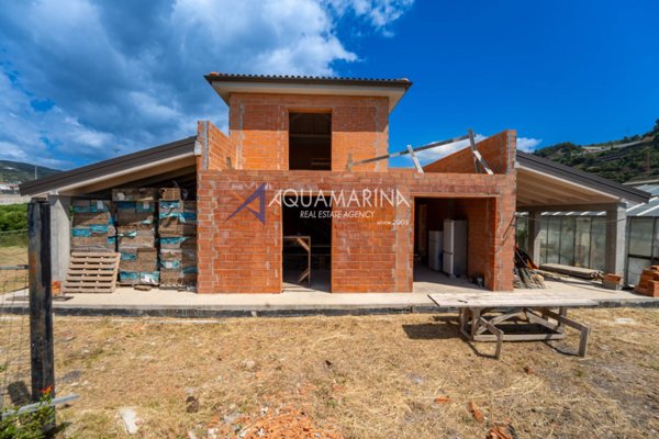 casa indipendente in vendita a Taggia in zona Arma di Taggia