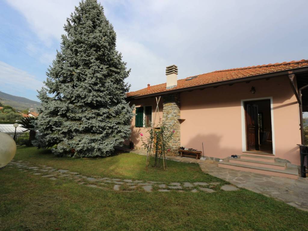 casa indipendente in vendita a Taggia in zona Arma di Taggia