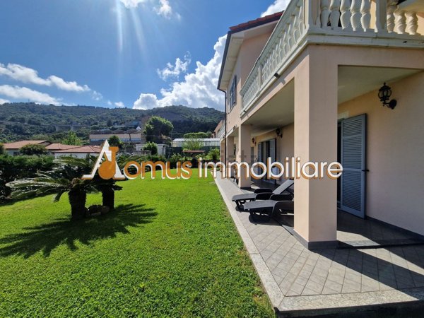 casa indipendente in vendita a Taggia in zona Arma di Taggia