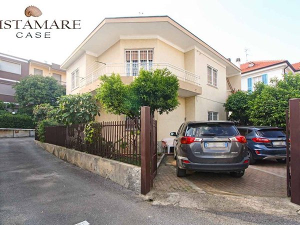 casa indipendente in vendita a Taggia in zona Arma di Taggia