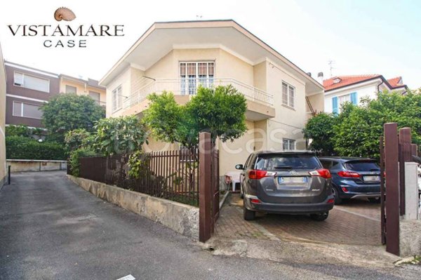 casa indipendente in vendita a Taggia in zona Arma di Taggia