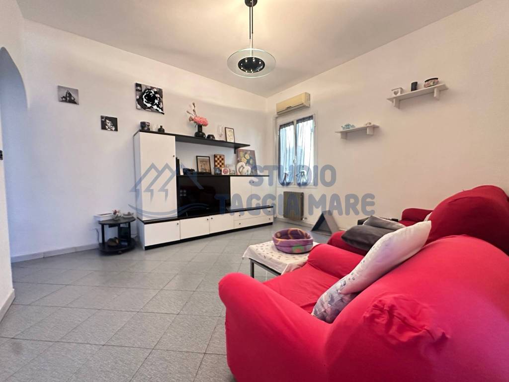 appartamento in vendita a Taggia in zona Arma di Taggia