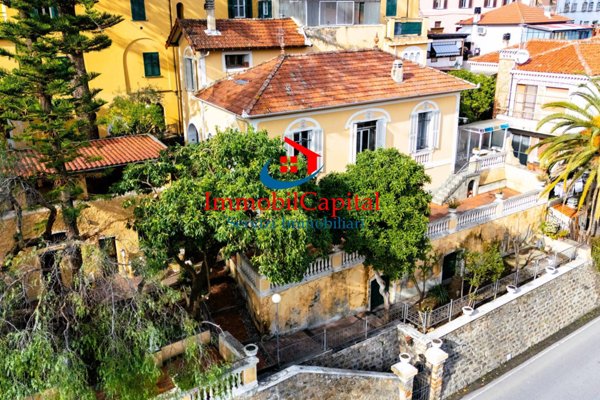 casa indipendente in vendita a Taggia