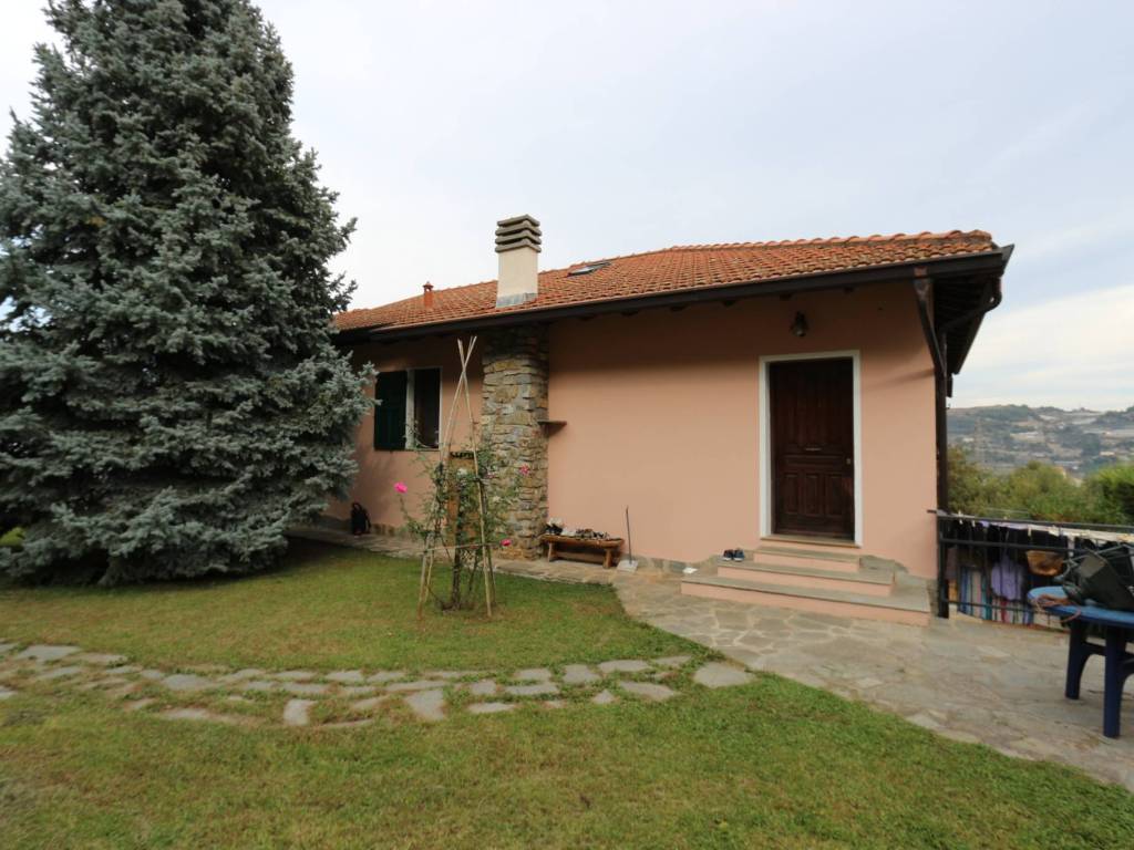 casa indipendente in vendita a Taggia in zona Arma di Taggia
