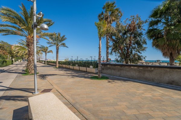 appartamento in vendita a Taggia in zona Arma di Taggia