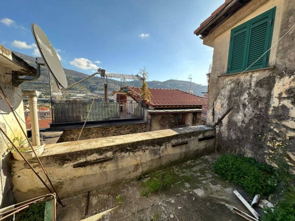 casa indipendente in vendita a Taggia