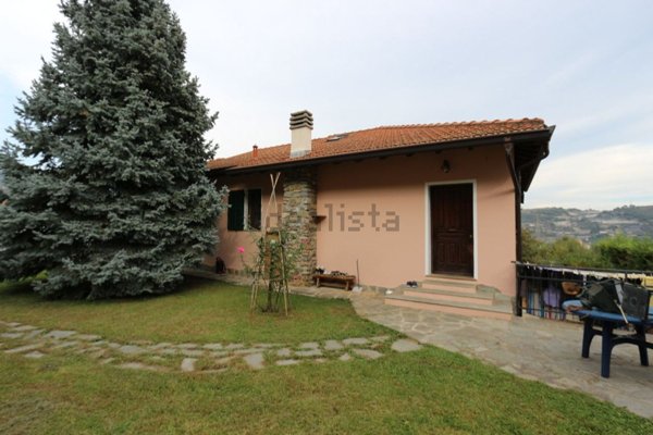 casa indipendente in vendita a Taggia in zona Arma di Taggia
