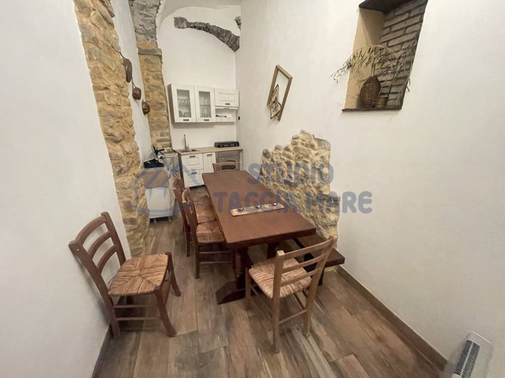 locale di sgombero in vendita a Taggia