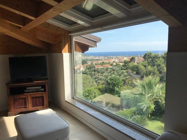 casa indipendente in vendita a Taggia in zona Arma di Taggia