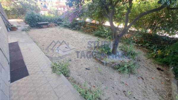 appartamento in vendita a Taggia in zona Arma di Taggia