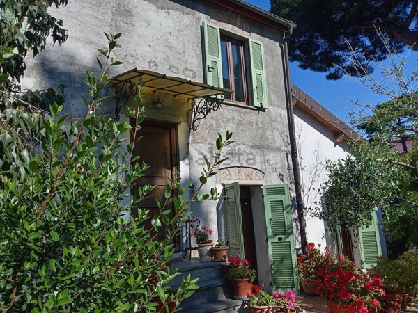 casa indipendente in vendita a Taggia