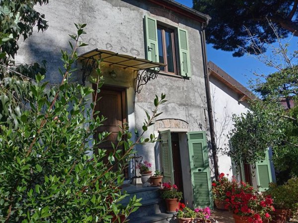 casa indipendente in vendita a Taggia